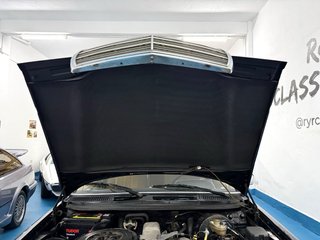 Mercedes-Benz W123 300D A/C Velour
