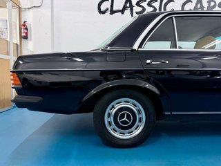 Mercedes-Benz W123 300D A/C Velour