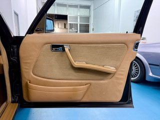 Mercedes-Benz W123 300D A/C Velour