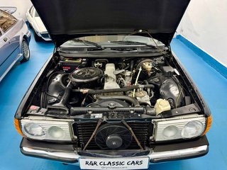 Mercedes-Benz W123 300D A/C Velour
