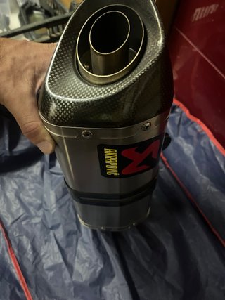 Escape Akrapovic Carbono