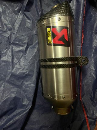 Escape Akrapovic Carbono