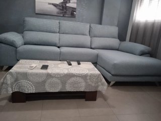 Sofá como  nuevo ,se vende por reforma del salón