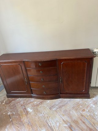 Mueble aparador de madera maciza