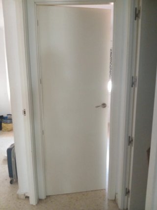 Puerta maciza blanca
