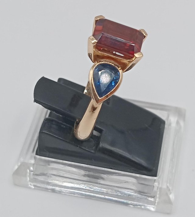 Anillo Colores de oro 18k, 5,36gr, Ref. O-402.