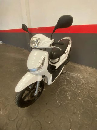 Peugeot Tweet 125 Scooter Blanca