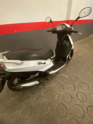 Peugeot Tweet 125 Scooter Blanca