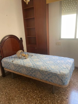 Cama somier con colchón y cabecero
