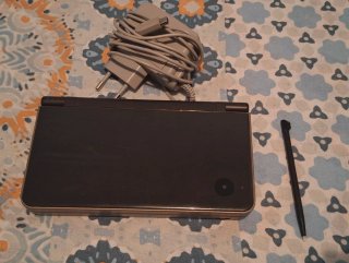 Nintendo DSi XL Nero + Custodia e Caricatore