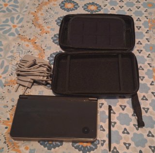Nintendo DSi XL Nero + Custodia e Caricatore