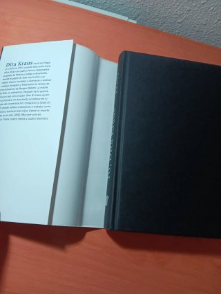 "Yo, Dita Kraus "/ A Delayed Life: La Bibliotecar.