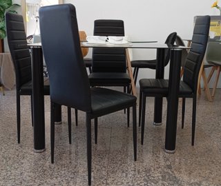 Mesa comedor· + 4 sillas·, Negras, Cómodas. Oferta