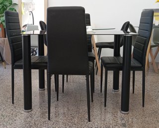 Mesa comedor· + 4 sillas·, Negras, Cómodas. Oferta