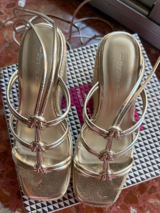 Cuñas doradas Bershka talla 37