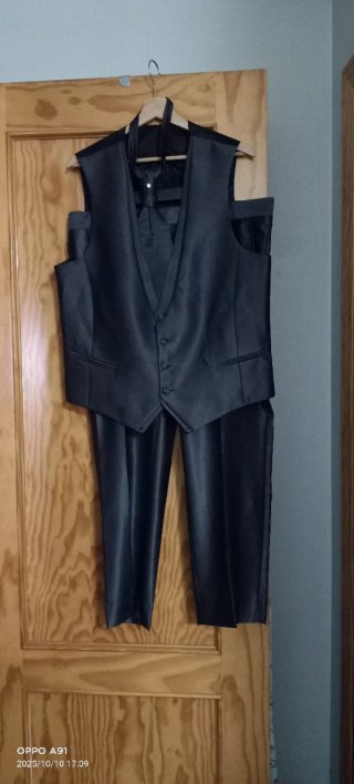 Chaleco y corbata de fiesta negros