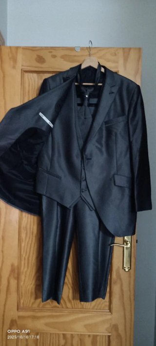 Chaleco y corbata de fiesta negros
