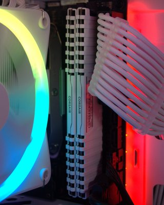 CUSTOM PC GAMING WHITE 1TB DE ALMACENAMIENTO