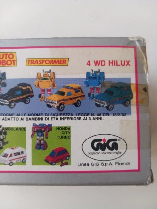 Trasformer 4 WD Hilux Auto Robot Diaclone