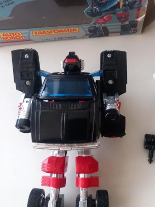 Trasformer 4 WD Hilux Auto Robot Diaclone