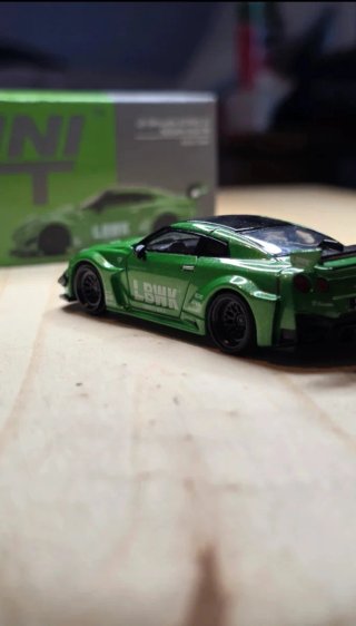Mini GT LB-Silhouette Works GT Nissan