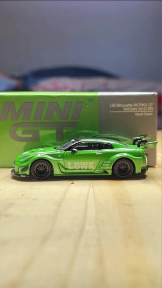 Mini GT LB-Silhouette Works GT Nissan