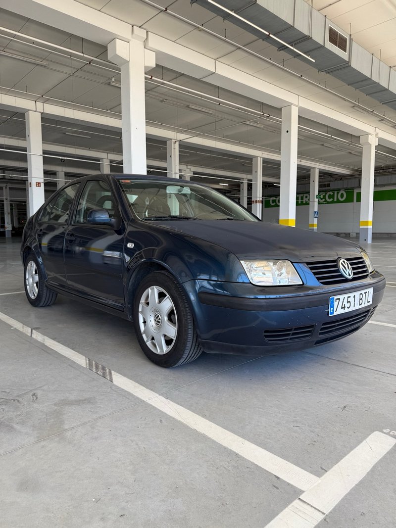 Volkswagen Bora 2002 - foto 1