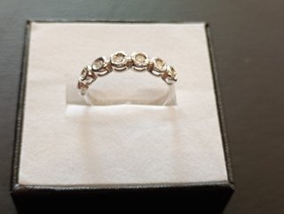 Anillo de oro con diamantes