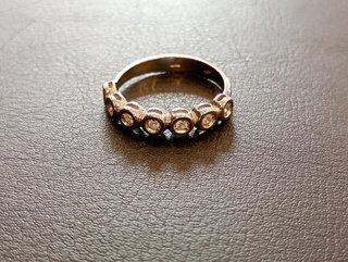 Anillo de oro con diamantes