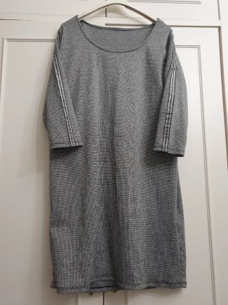 Vestido gris cuadros pequeños