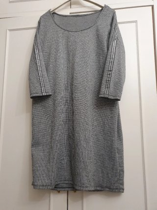 Vestido gris cuadros pequeños
