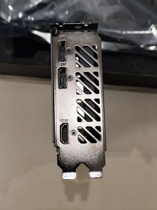 Gigabyte AMD Radeon RX 9060 XT Gaming OC 16gigas