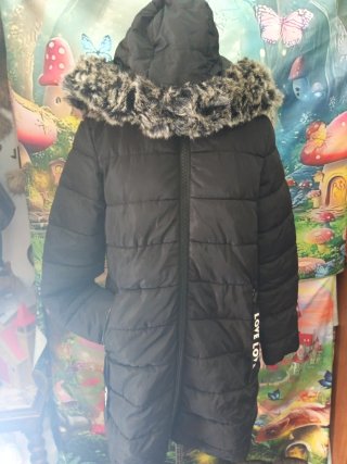 Chaquetón largo negro con capucha