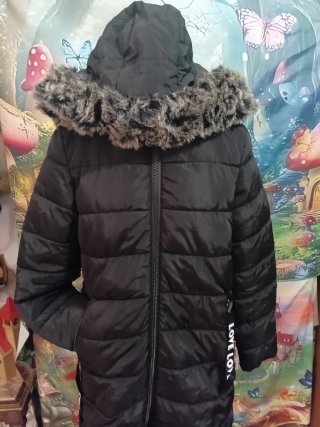 Chaquetón largo negro con capucha