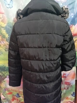 Chaquetón largo negro con capucha