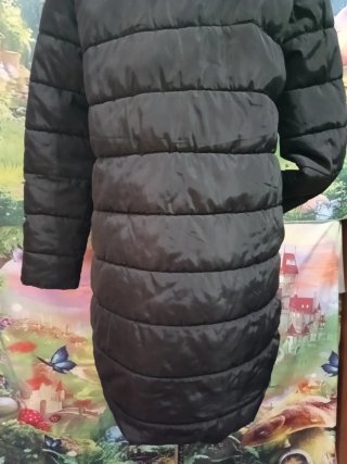 Chaquetón largo negro con capucha