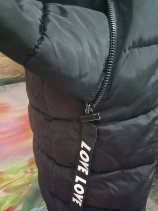 Chaquetón largo negro con capucha