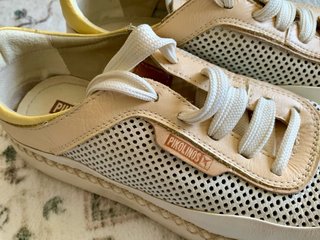 Deportivos Pikolinos Beige y Blanco