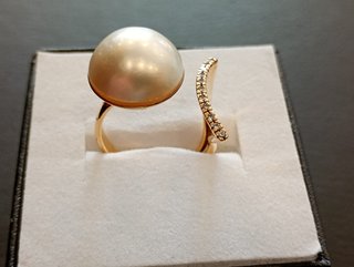 Anillo Oro Blanco Perla y Diamantes