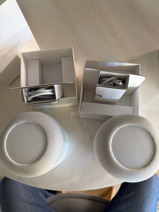 2 Apple HomePod Blancos