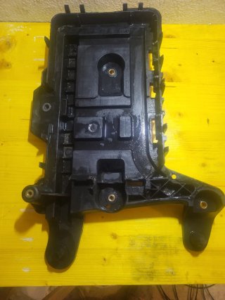 Soporte Batería VW Golf 6