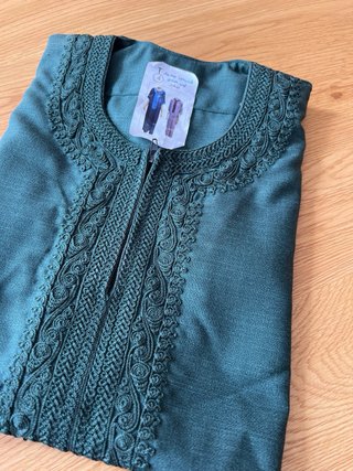 Abaya infantil azul bordada