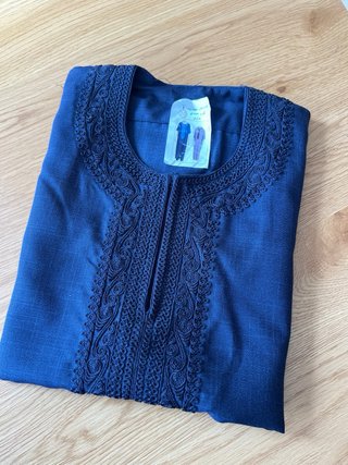 Abaya infantil azul bordada