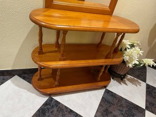 Mueble recibidor con espejo y estantería