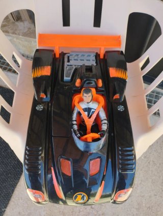 Coche Action Man V8 con figura