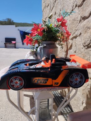 Coche Action Man V8 con figura