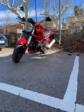 Ducati Monster 695 Roja