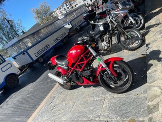 Ducati Monster 695 Roja