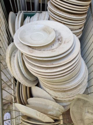 Platos, bandejas camarero, jarras, cubiertos, lote