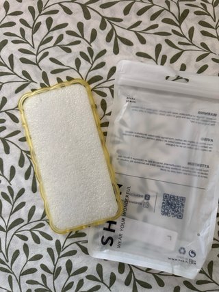 Funda iPhone XR SHEIN Amarilla